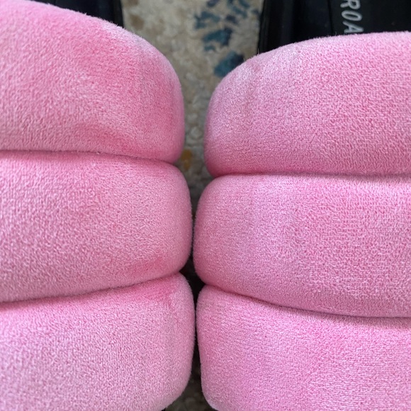 Roam the puffy slide - Picture 2 of 3